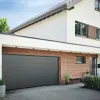 Brama garażowa segmentowa Renomatic/Hormann z napędem ProLift500-2 i szyną FS30 - przetłoczenia M Planar. Wymiar 2500x2125mm.
