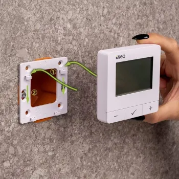 ENGO Controls E25-230W - Internetowy, natynkowy reglator temp.